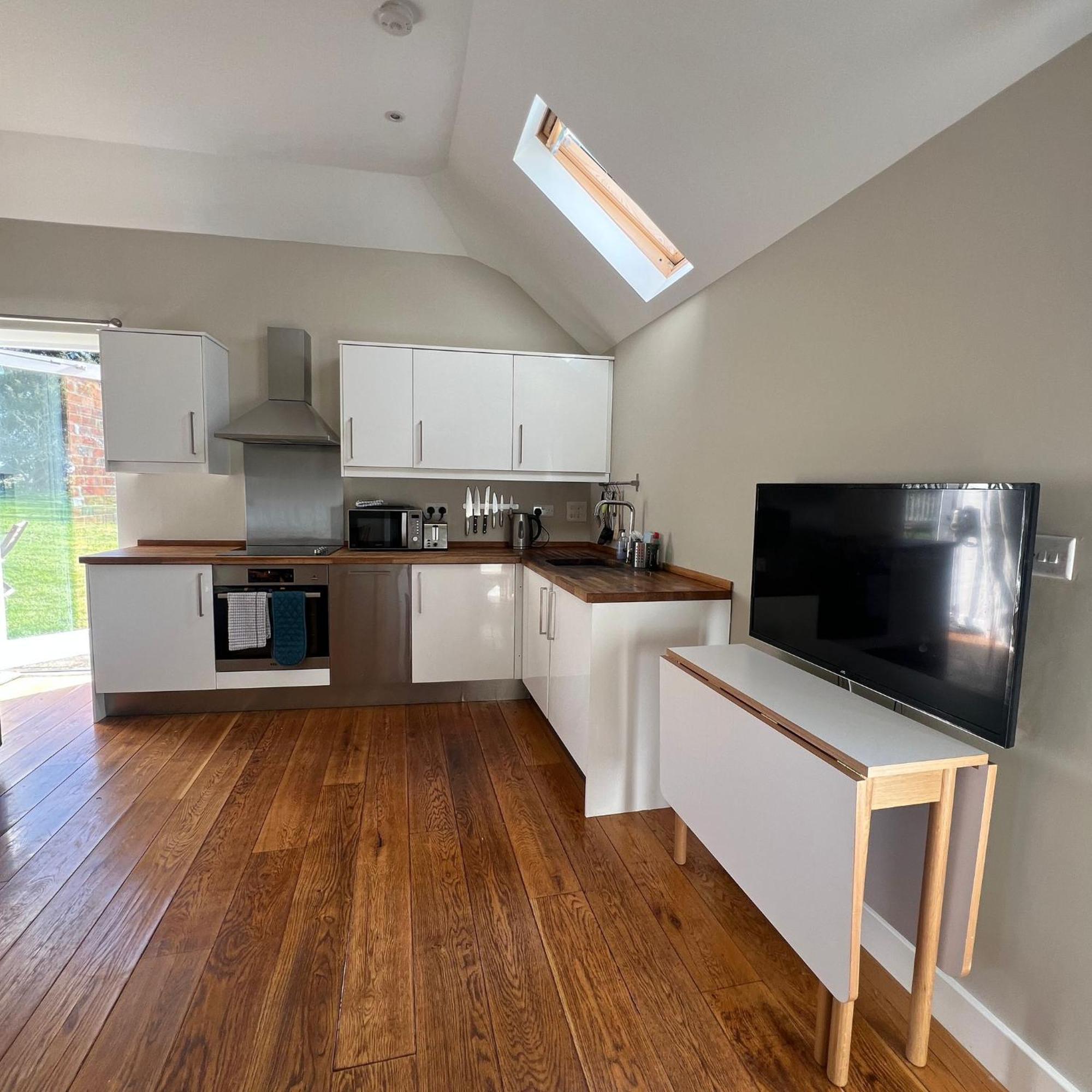 Little Park Farm Queen Anne Farmhouse & Apartments Stratfield Mortimer Экстерьер фото